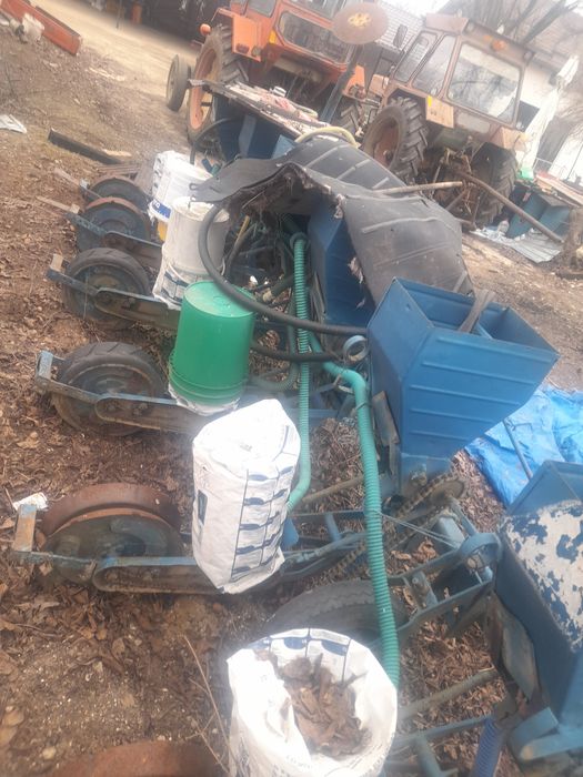 Vând semănătoare porumb