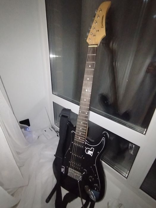 Продаю электрогитару с комбиком