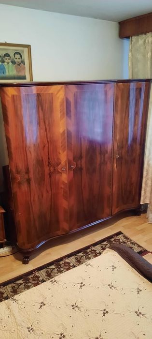 Mobilier dormitor complet – dulap, pat dublu cu saltea și noptiere