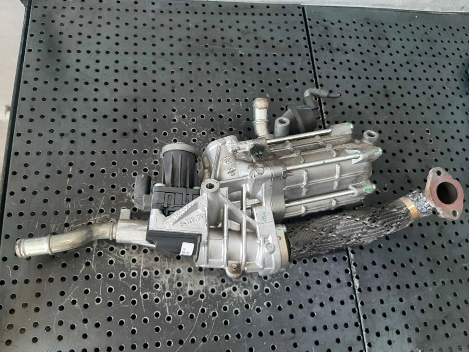 racitor gaze cu egr 3.0 d 306dt 4x4  land rover range rover sport 2 l494  9x2q-9u438-da  701881050