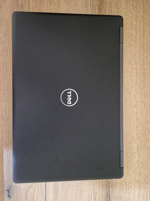 Продавам лаптоп Dell Latitude 5580 + чанта