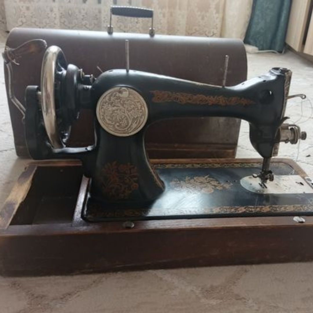 Продам швейную машинку