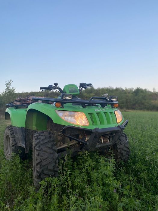 Vând atv arctic cat