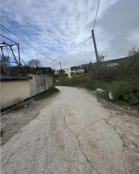 Продавам къща м-т Манастирски рид