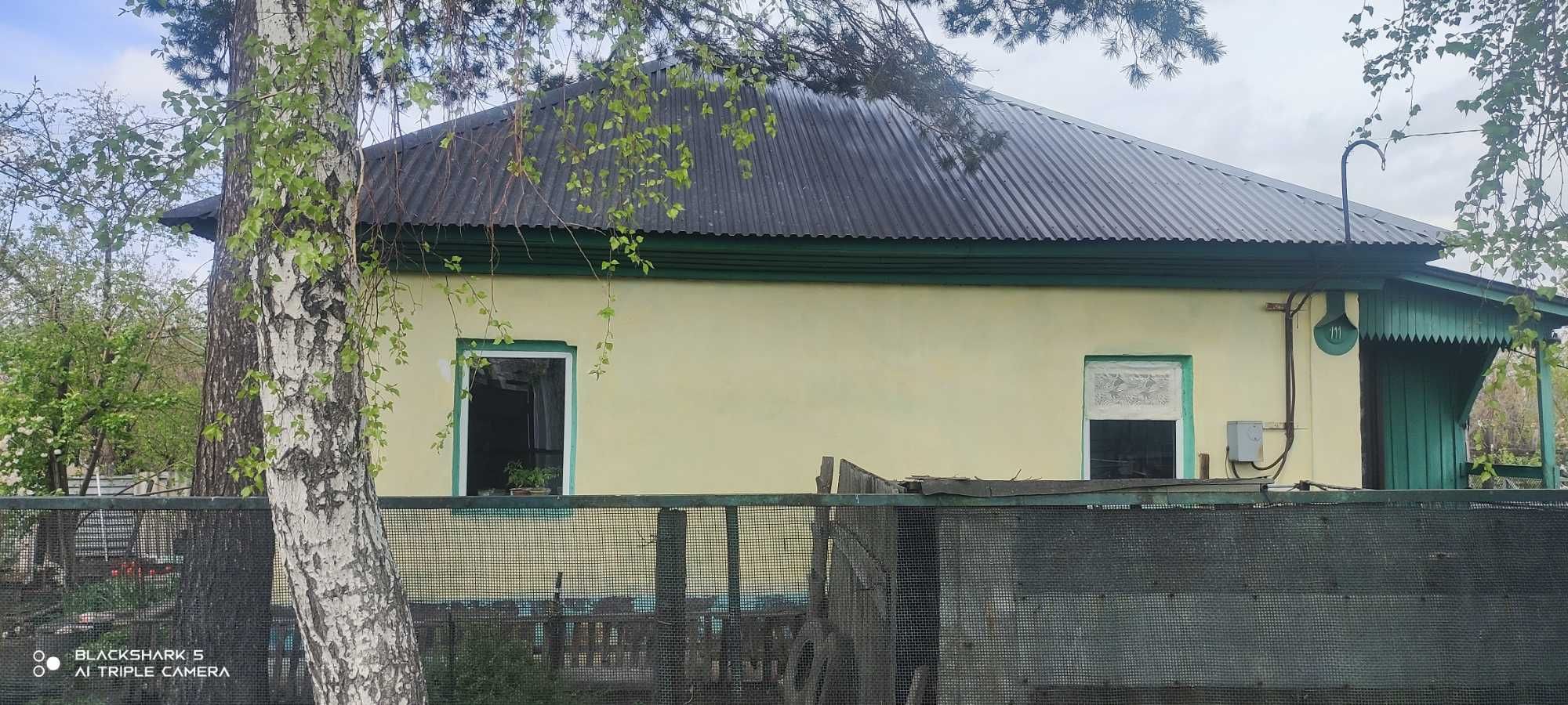 Продается трёхкомнатый кирпичный дом на Мирном