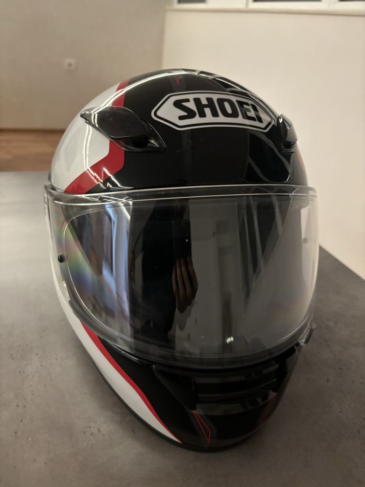 Продавам каска Shoei