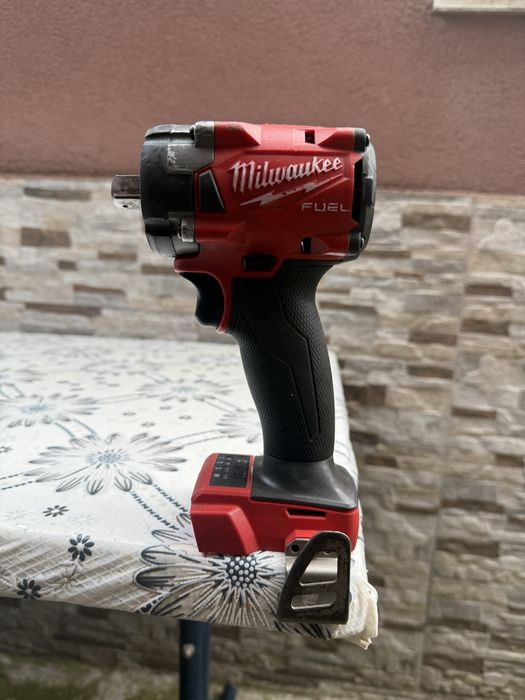 Акумулаторен гайковерт ударен MILWAUKEE M18 FIW2F12-0X