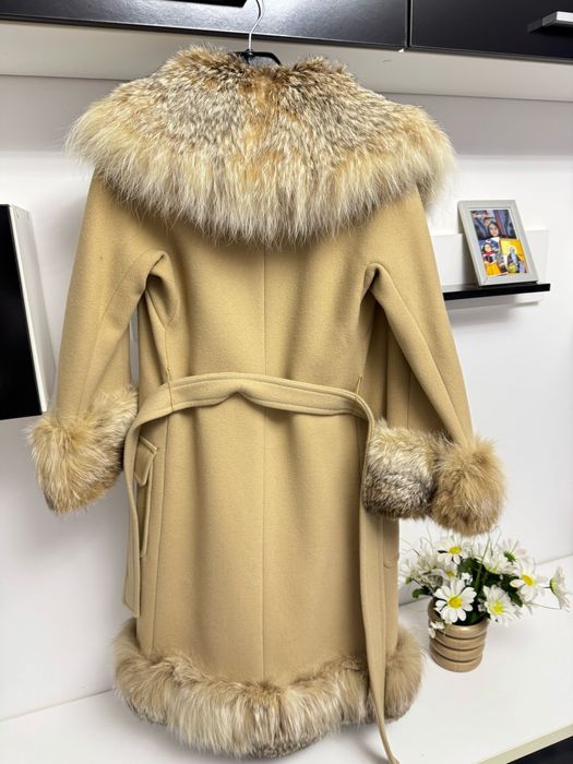 Palton cu blana naturala de n.u.r.c.ă