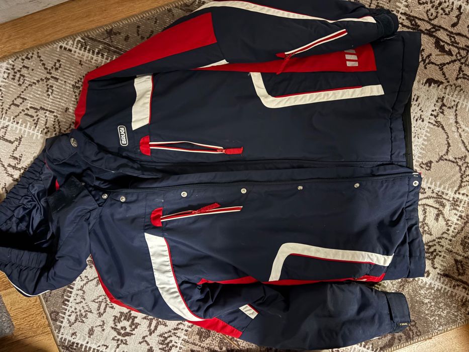 Продавам яке brugi.Размера на якето се вижда на едната от снимките