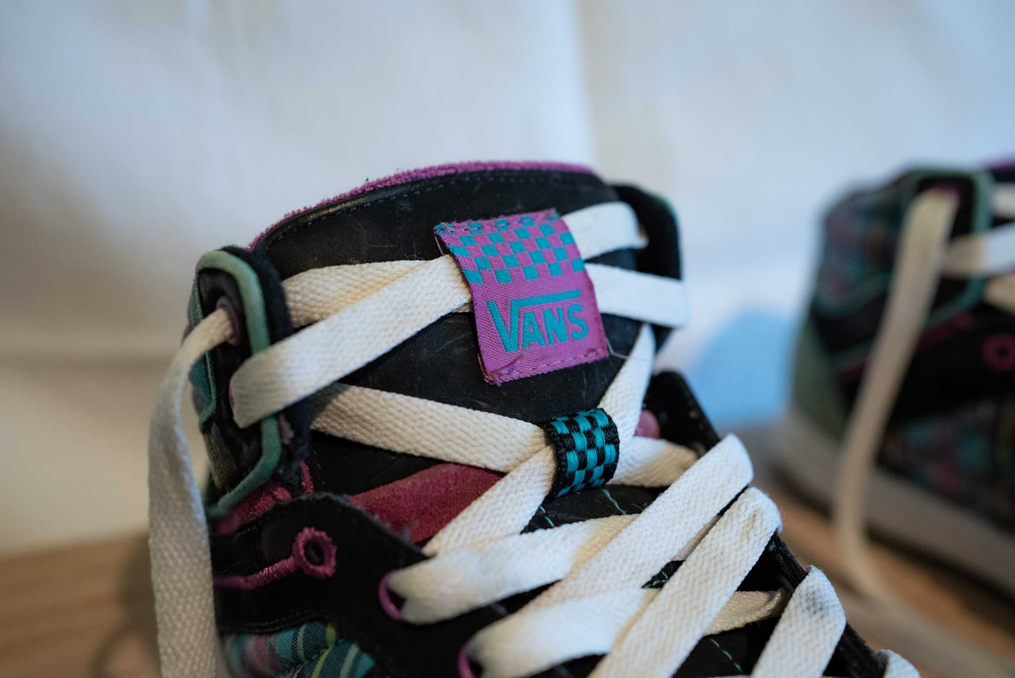 Vând Sneakers VANS, nr.39 (25cm interior), piele naturală