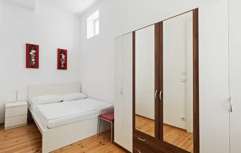 Дава се под наем Тристаен апартамент в Пловдив, Център - 78 кв.м за 219.3 € - Снимка #2