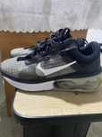 Vand adidasi nike air max 2021