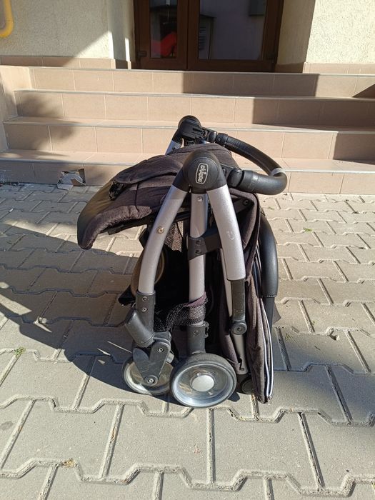 Vând cărucior Chicco