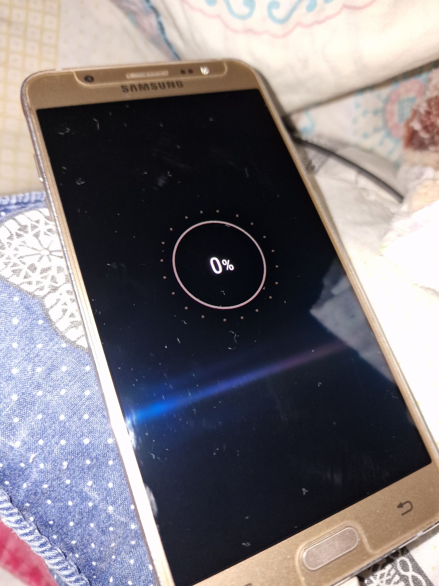 Телефон Самсунг Galaxy J7 (2016) gold