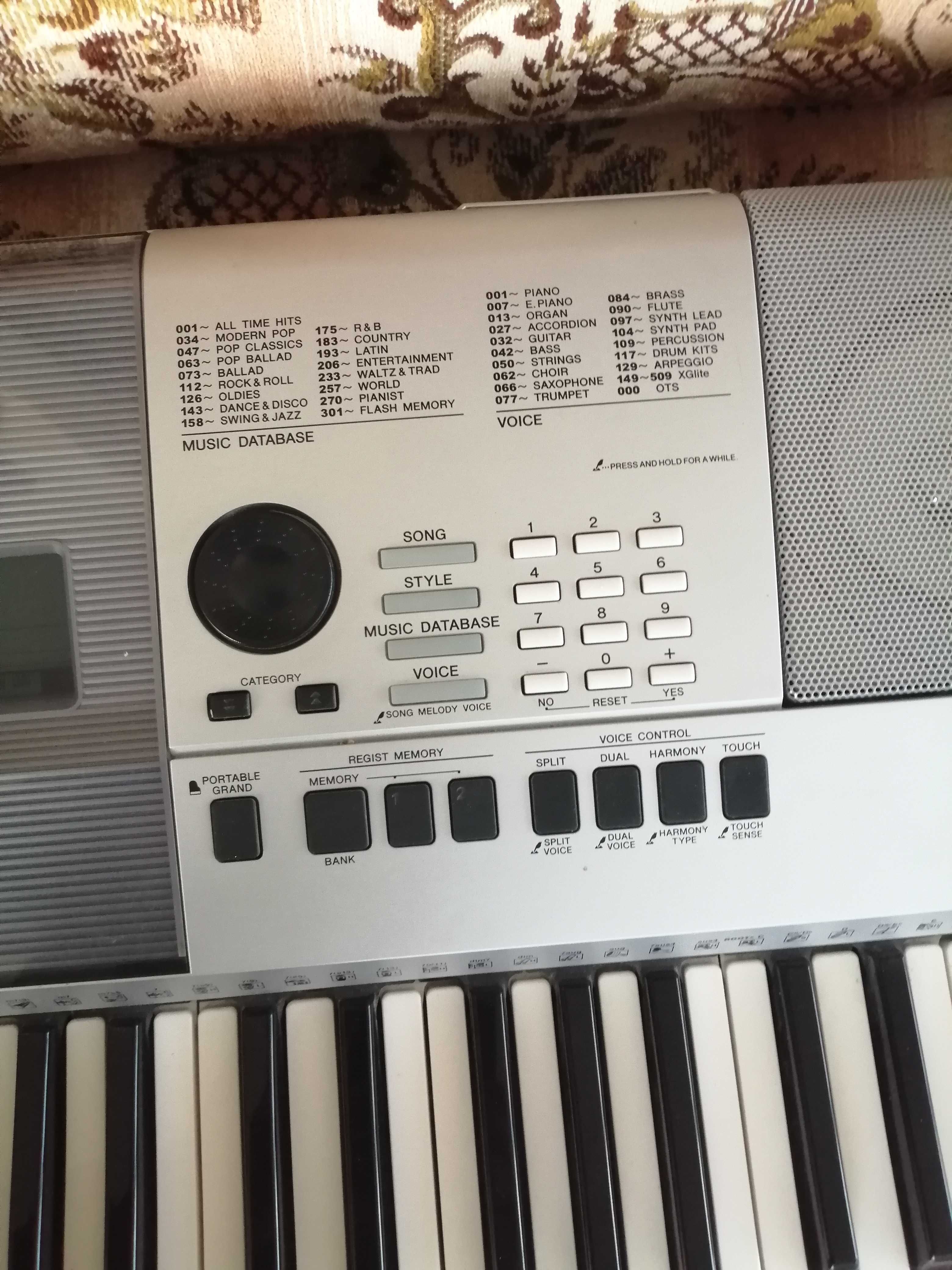 Orga Yamaha PSR - E413 cu sintetizator