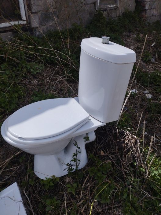 Продам унитаз нижнего заполнения бу