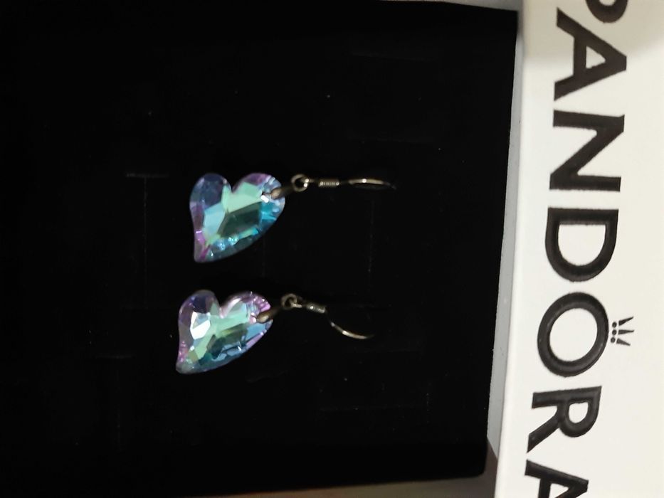 Cercei cu pietre Swarovski in cutie mare Pandora cu hartiuta cadou