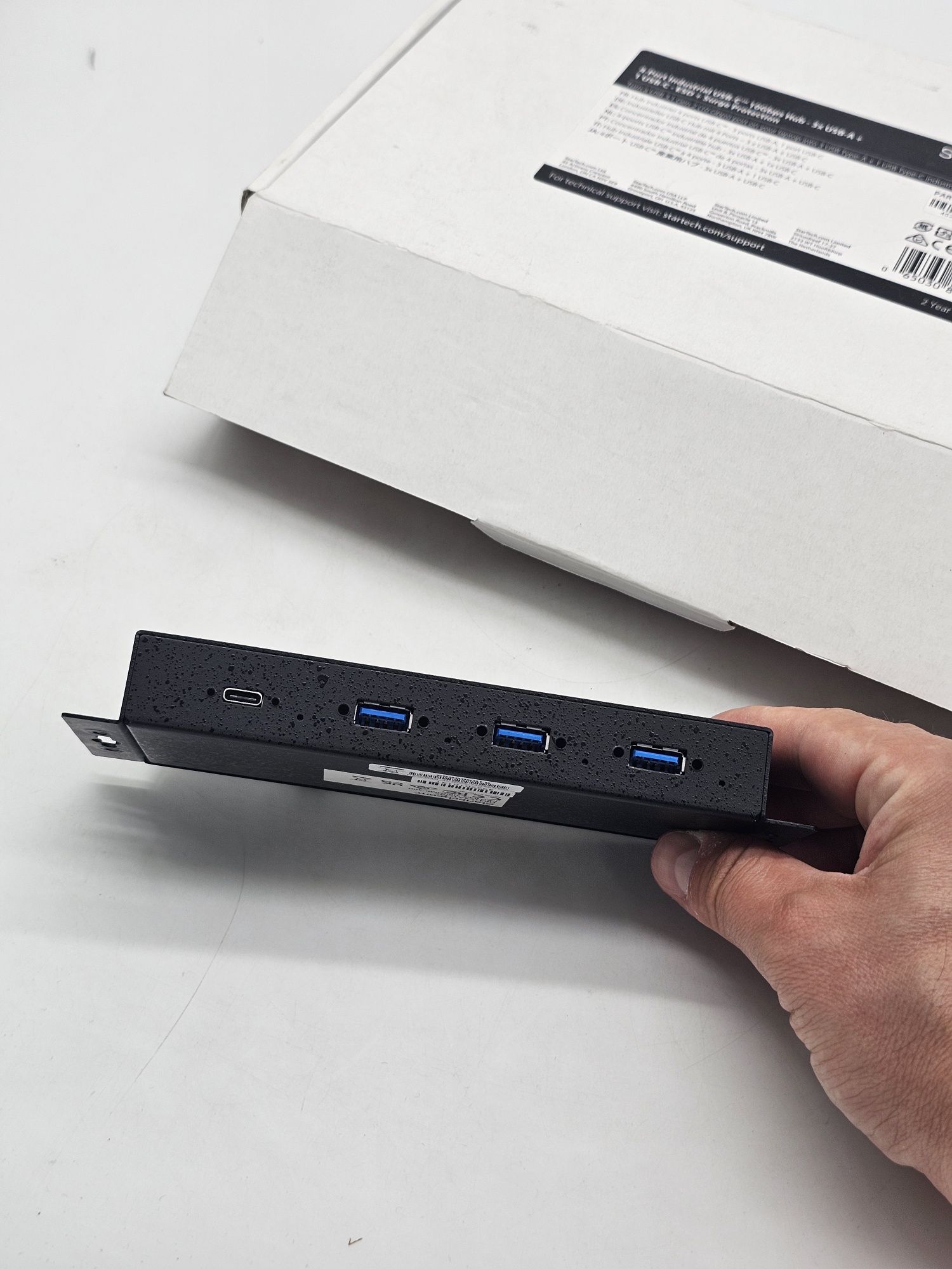 Hub industrial USB C metalic StarTech cu 4 porturi 10 Gbps HB31C3A1CME