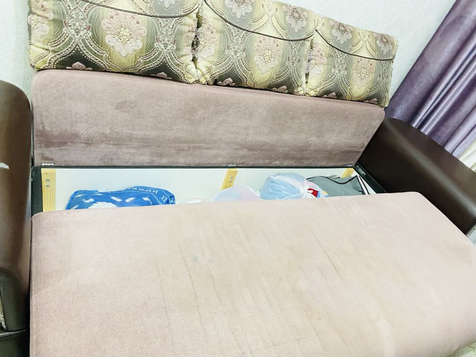 Продается диван в хорошем состоянии. Двуспальный дивай