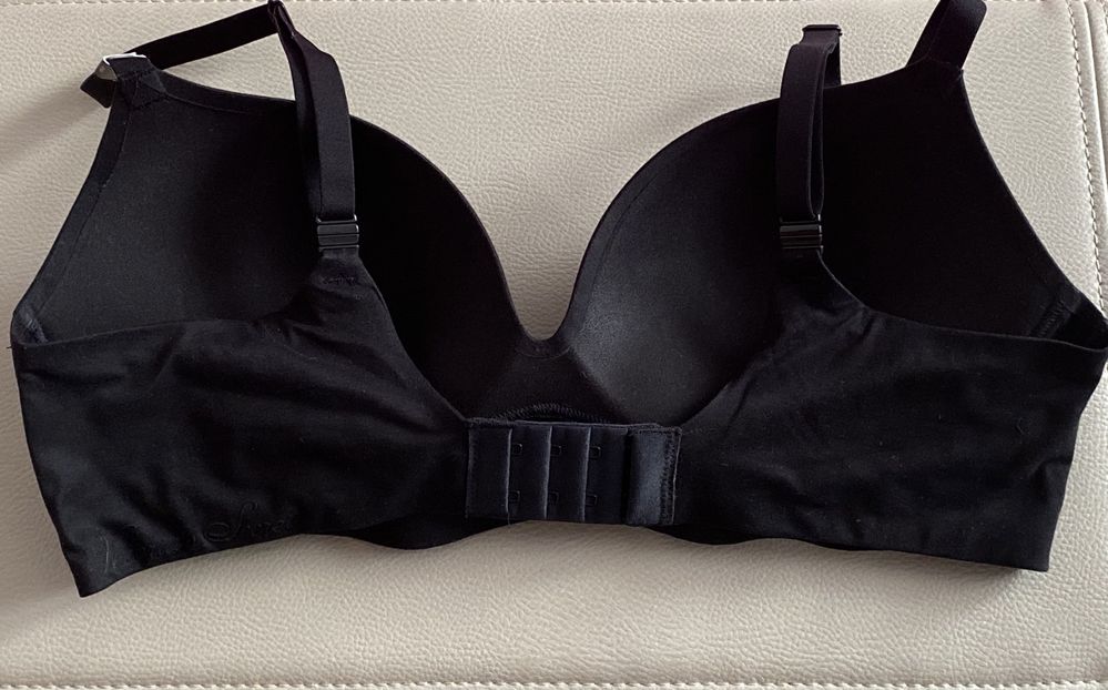 Sutien Victoria’s Secret Wireless Push Up Bra adus din SUA