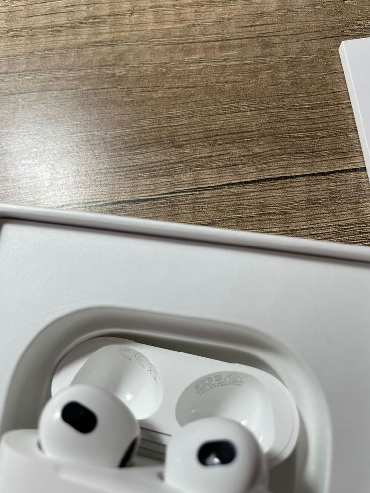 AirPod 3, în garanție