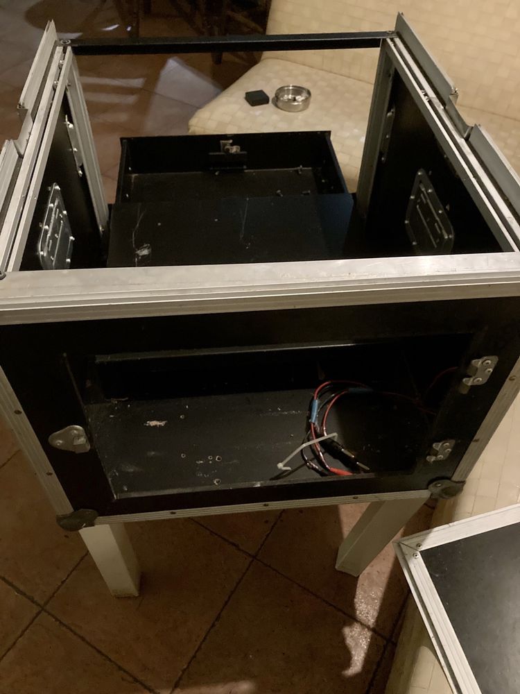 Продавам flight case за апаратура