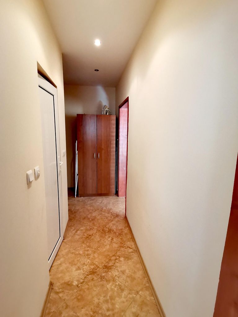 Дава се под наем Двустаен апартамент в Бургас, Лазур - 60 кв.м за 433.5 € - Снимка #2