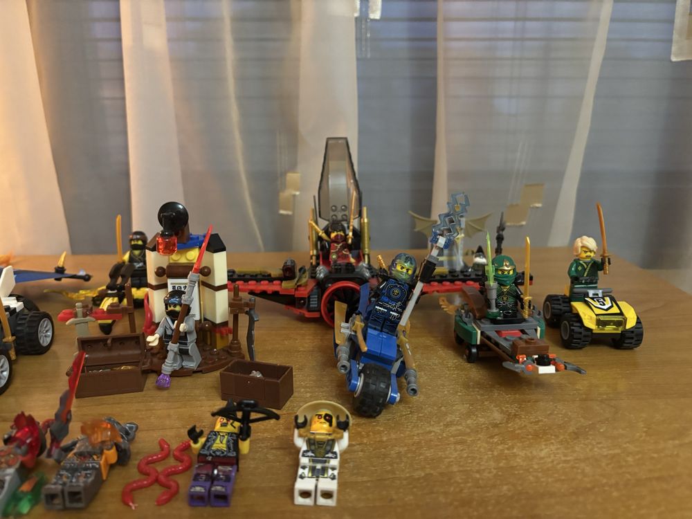 Lego фигурки.
