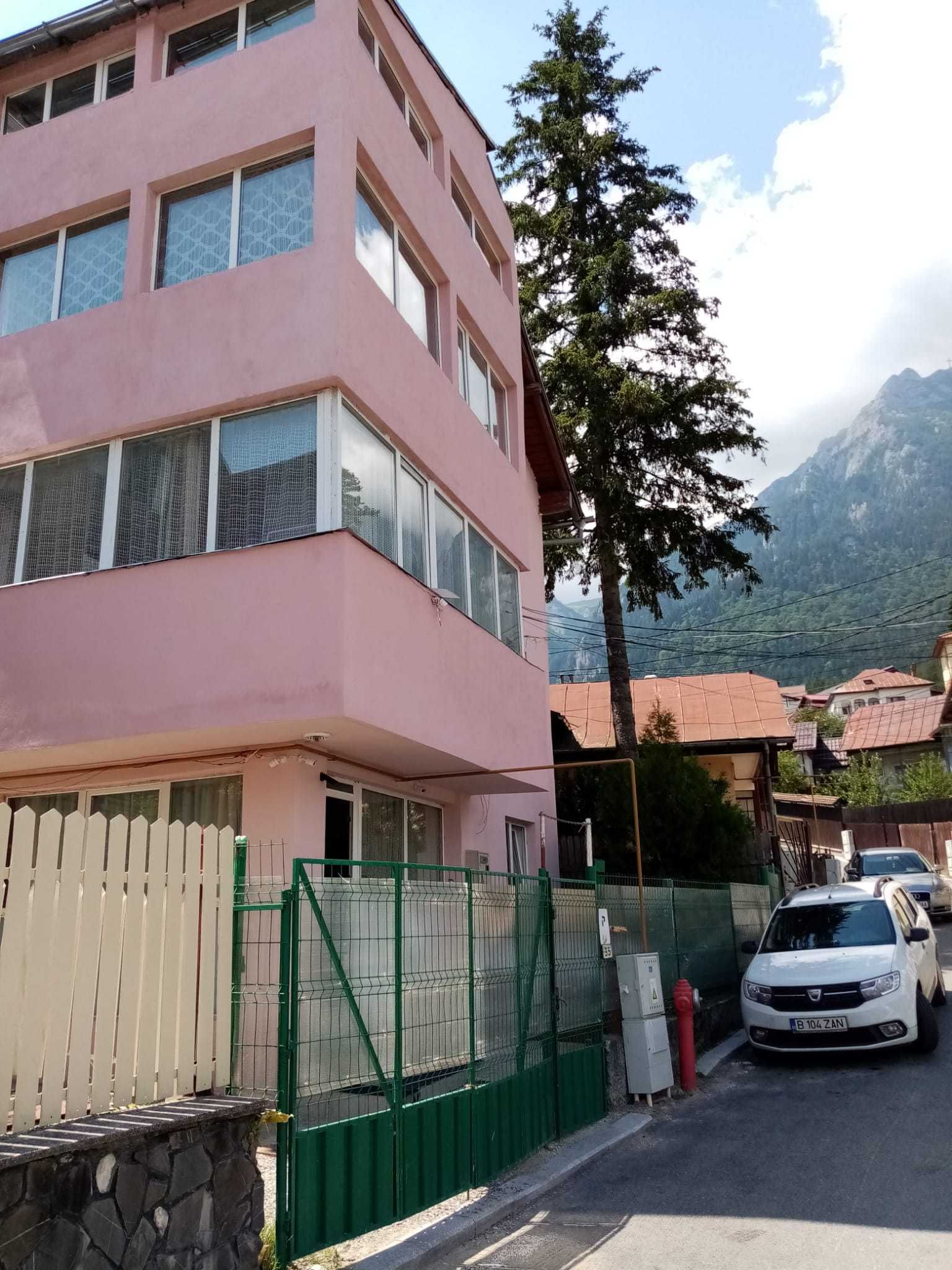 Inchiriez Pensiune Busteni termen lung.