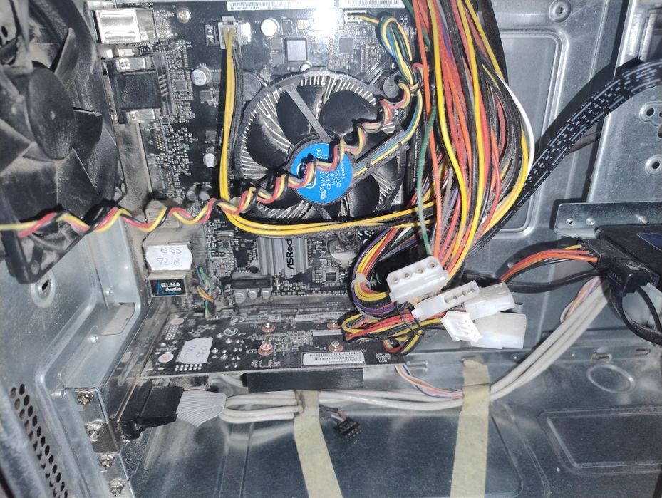 Vând calculator pe părți sau întreg