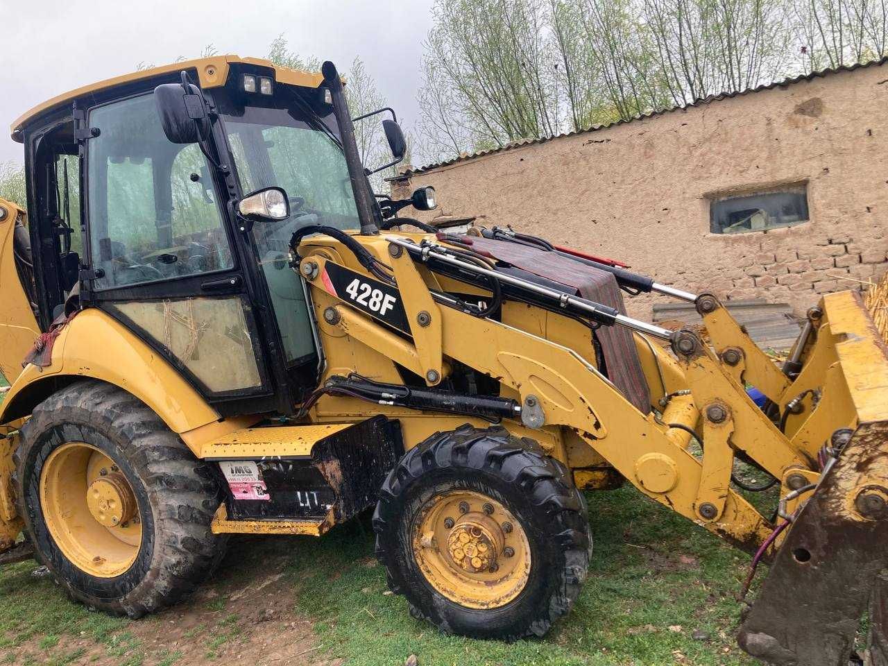 Ekskovator pagruschik CAT