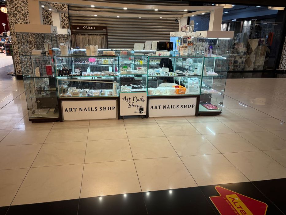 Vând stand comercial tip insulă