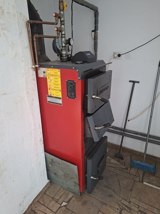 Vînd centrală pe lemne și cărbuni  marca Defro