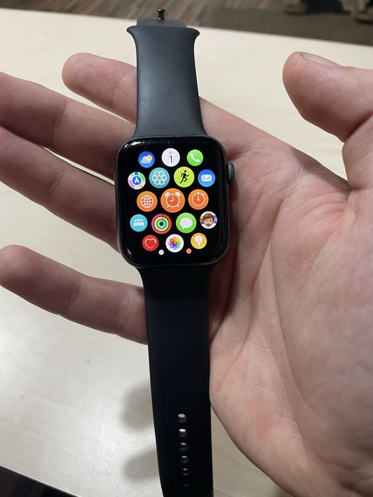 Apple Watch Series 5, 44mm – Space Grey – GPS