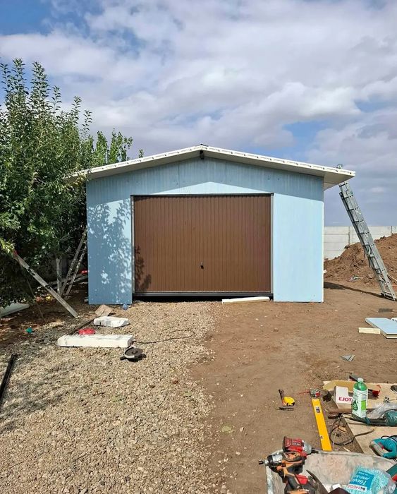 Vând garaje din panouri sandwich