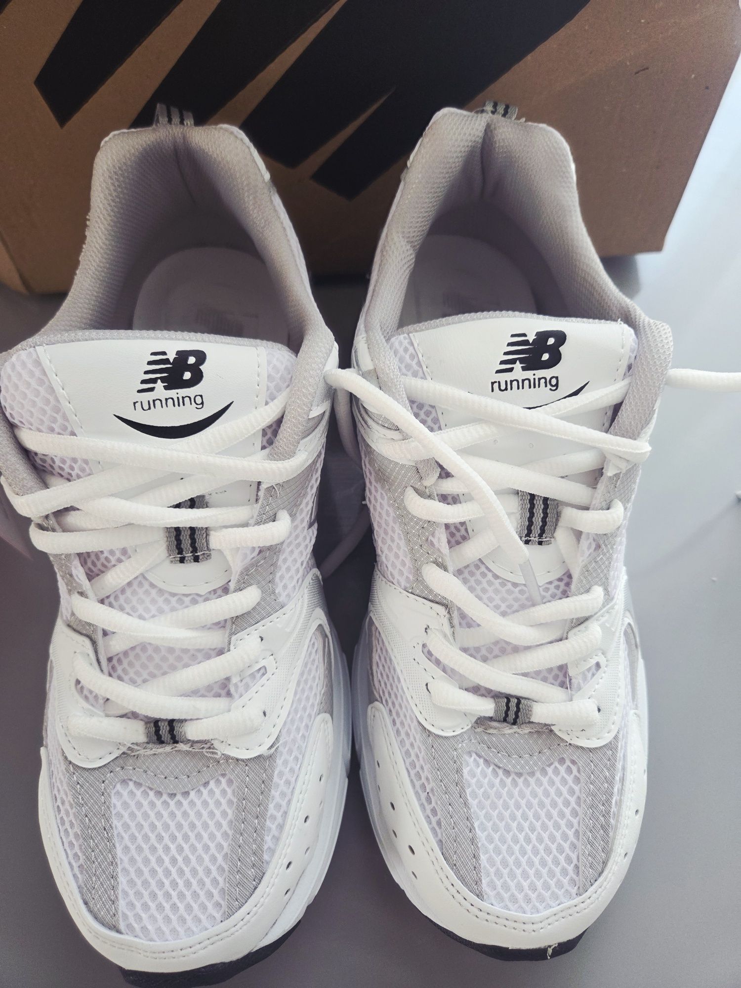 Adidașii New Balance 530