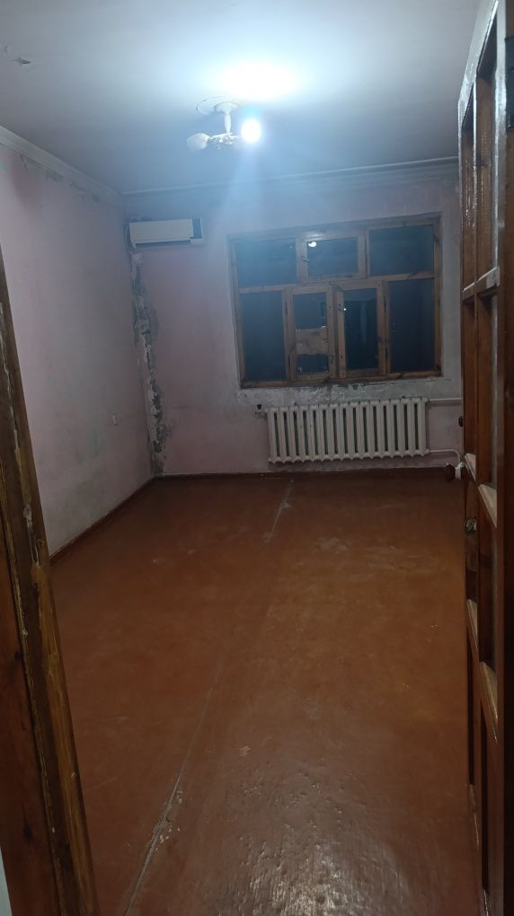 Yunusobod 11 kv Orentr Havas  2/4/4 uy ipotekaga sotiladi