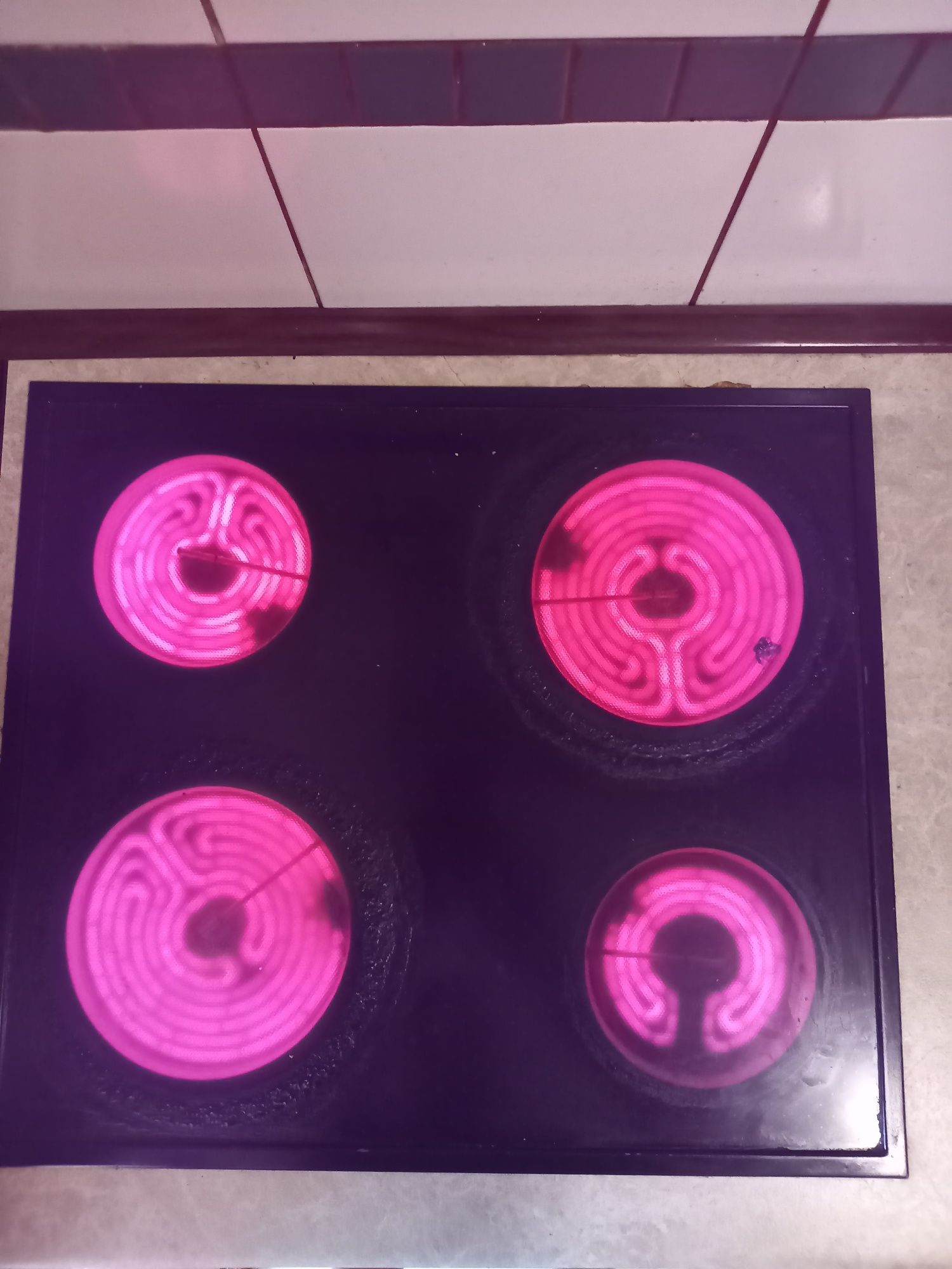 Vând cuptor cu plită marca Electrolux