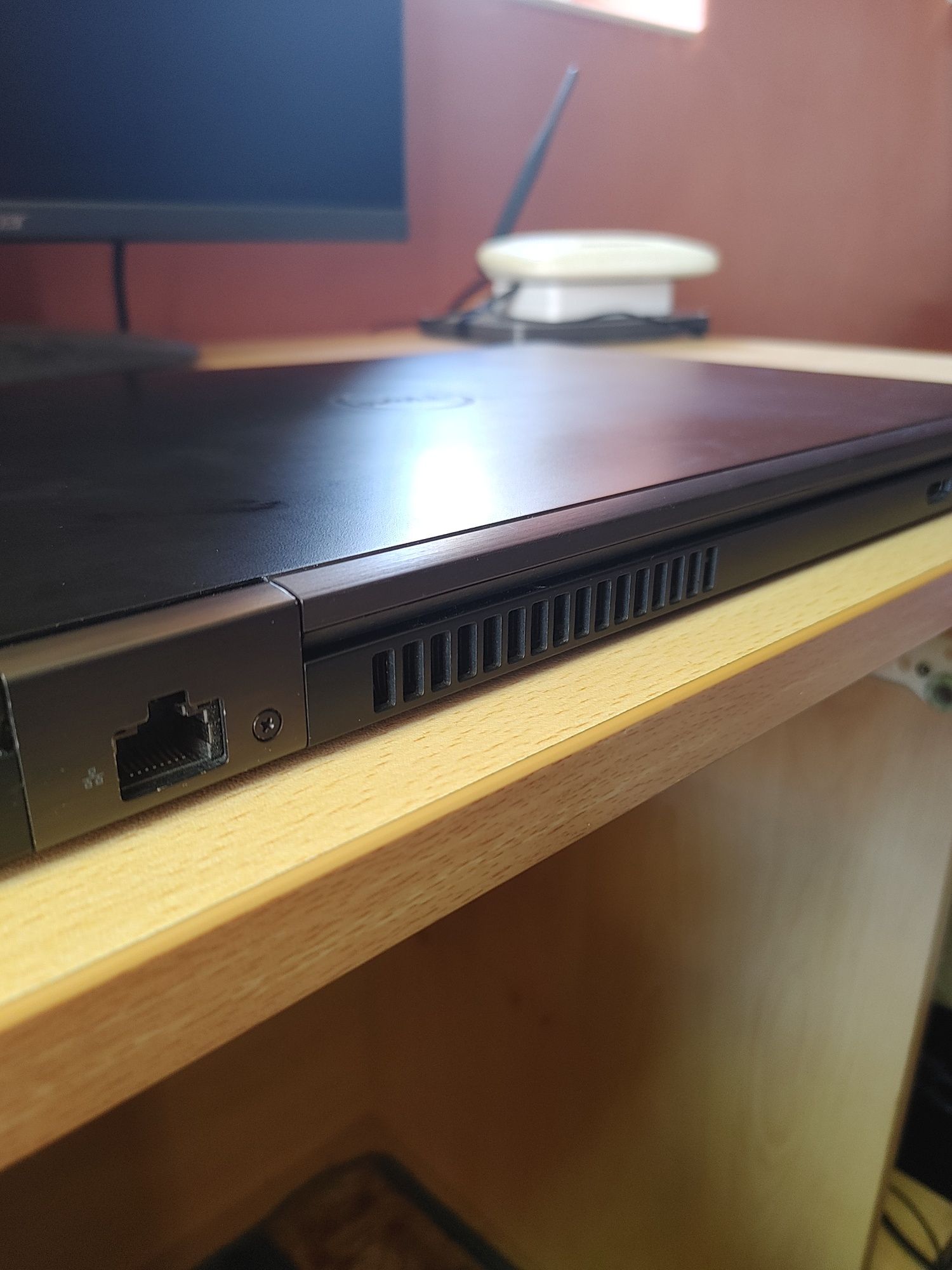 Продавам Dell 5580
