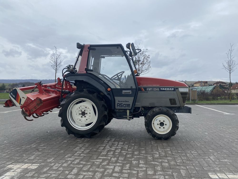 Tractor  Yannmar 4x4 cu clima