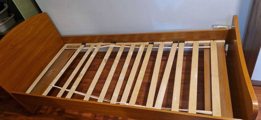 кровать без матраса