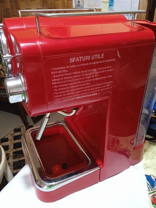 Preso de cafea culoare rosie aproape noua..