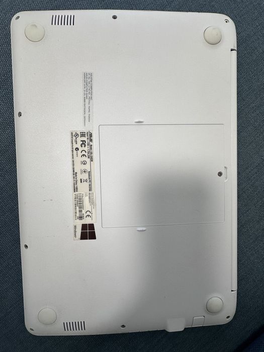 Лаптоп ASUS E402M+ SSD 250 GB