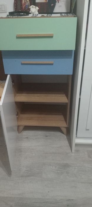 Vând dulăpior in stare buna