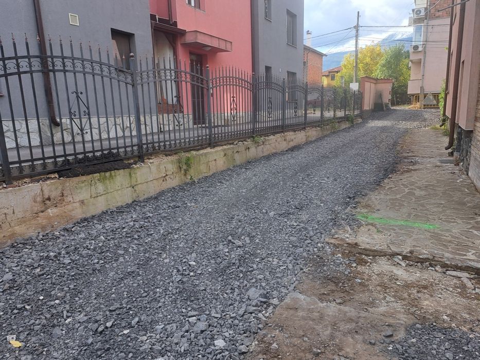 Давам място със постройка  под наем 300кв м