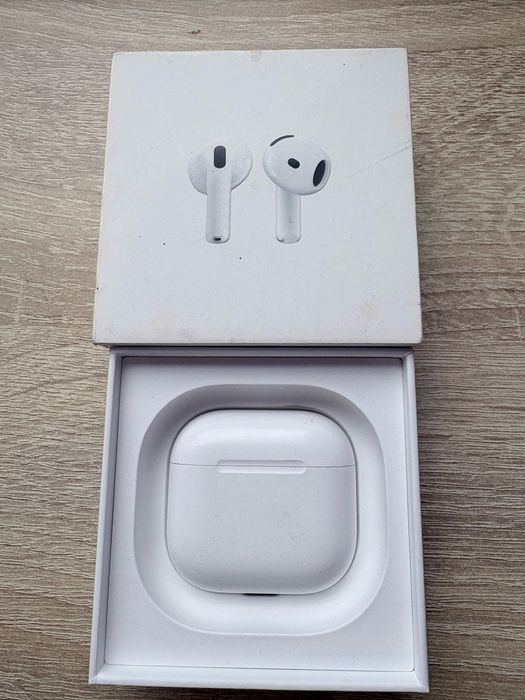 Air pods 4 добро състояние