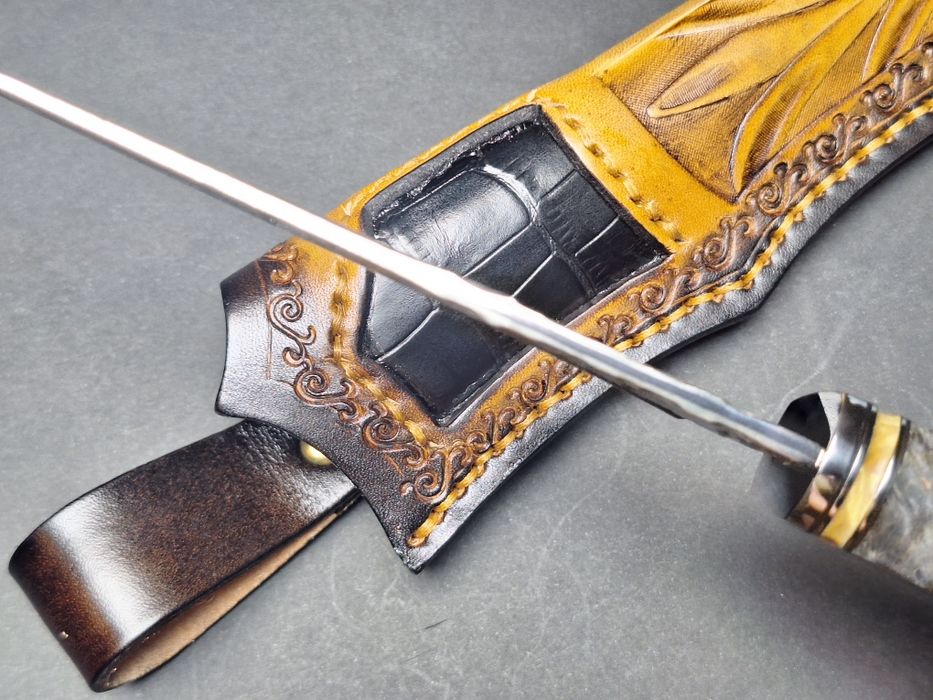 Японски ловен нож от дамаска стомана VG-10 (96 слоя) с кожена кания