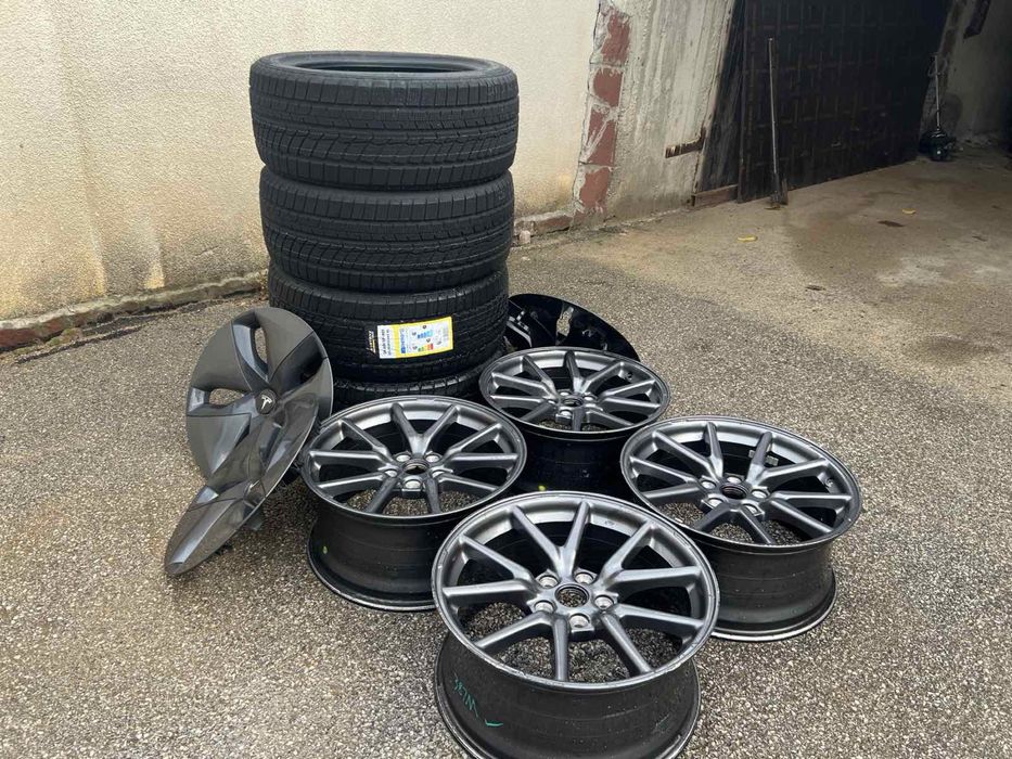 Джанти и гуми 18 за Тесла Модел 3