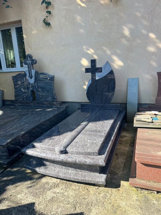 Cruci cripte monumente funerare comstnata