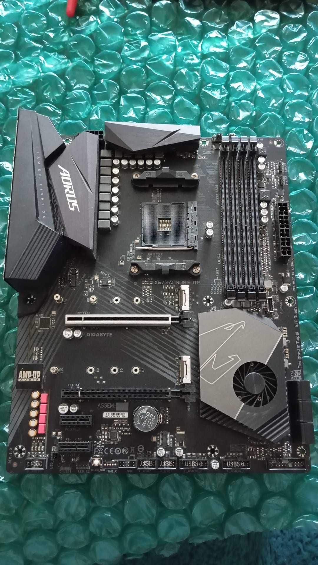 Placa de baza GIGABYTE X570 AORUS ELITE posibil defect